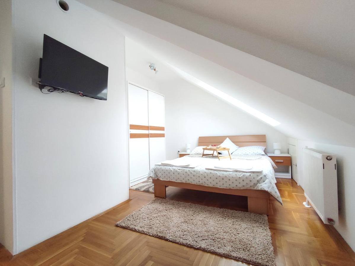 Apartman Ns Dan Private Parking ノヴィ・サド エクステリア 写真